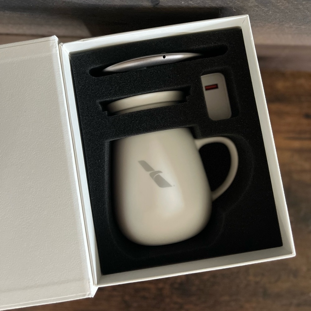 Self heating White ceramic mug with American Airlines logo